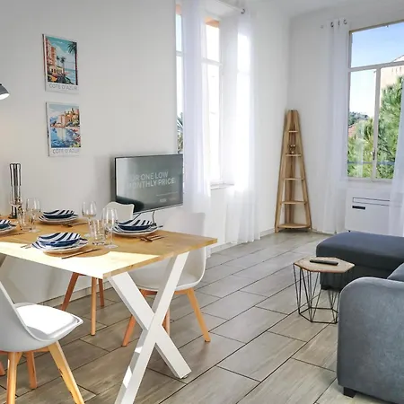 2 Bedrooms Apartment-cannes Center Suquet-2mins To & 10mins To Palais-airconditioning & Fiberwifi *