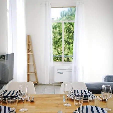 2 Bedrooms Apartment-cannes Center Suquet-2mins To & 10mins To Palais-airconditioning & Fiberwifi Cannes