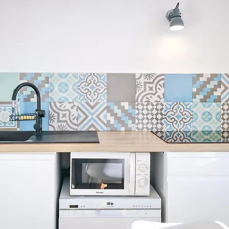2 Bedrooms Apartment-cannes Center Suquet-2mins To & 10mins To Palais-airconditioning & Fiberwifi