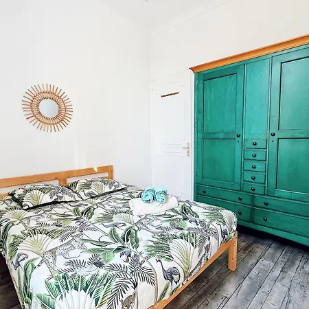 2 Bedrooms Apartment-cannes Center Suquet-2mins To & 10mins To Palais-airconditioning & Fiberwifi Apartamento *
