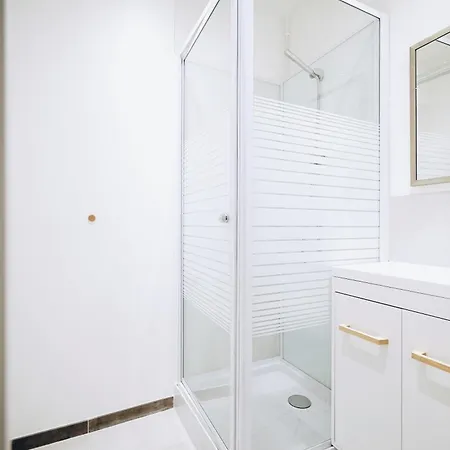 2 Bedrooms Apartment-cannes Center Suquet-2mins To & 10mins To Palais-airconditioning & Fiberwifi Cannes
